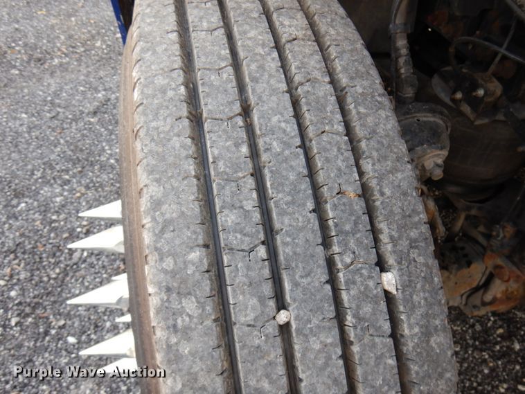 image for item HD9124 2007 Volvo VN  semi truck