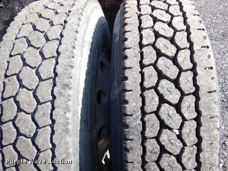 image for item HD9124 2007 Volvo VN  semi truck