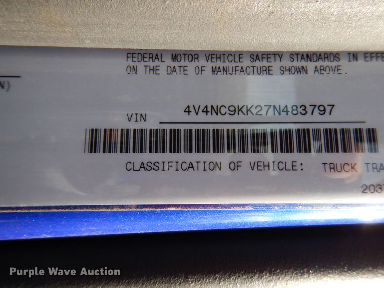 image for item HD9124 2007 Volvo VN  semi truck