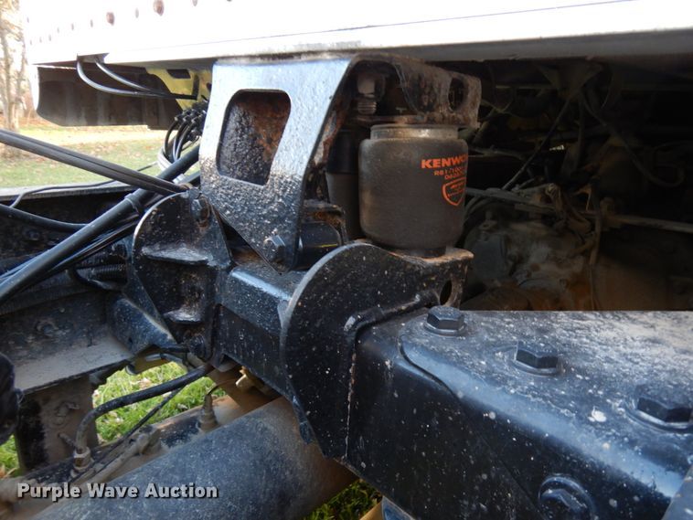 image for item HD9132 2003 Kenworth T800  semi truck