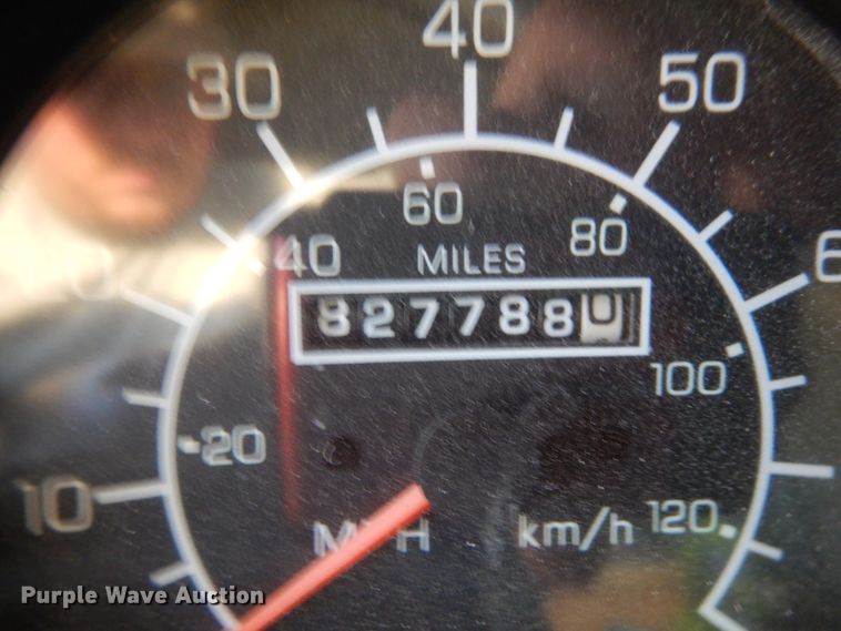 image for item HD9132 2003 Kenworth T800  semi truck