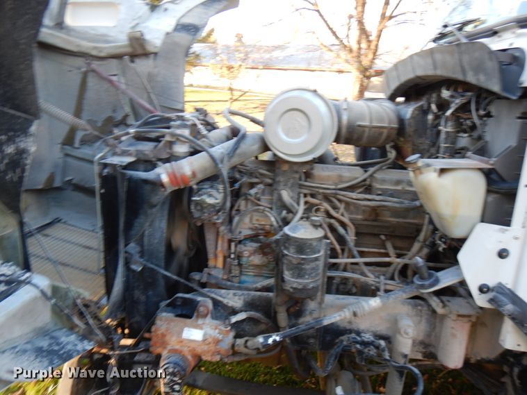 image for item HD9132 2003 Kenworth T800  semi truck