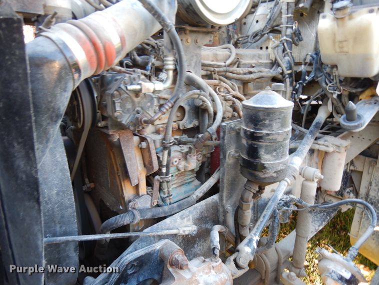 image for item HD9132 2003 Kenworth T800  semi truck