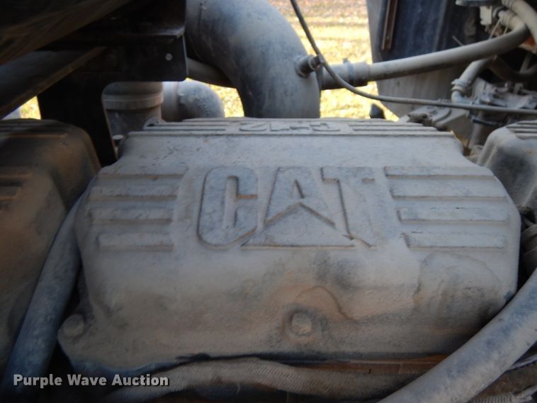 image for item HD9132 2003 Kenworth T800  semi truck