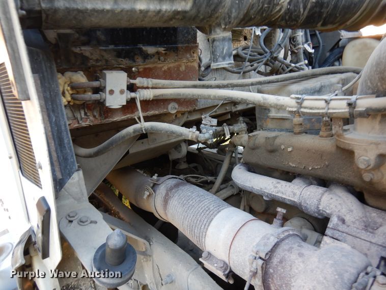 image for item HD9132 2003 Kenworth T800  semi truck