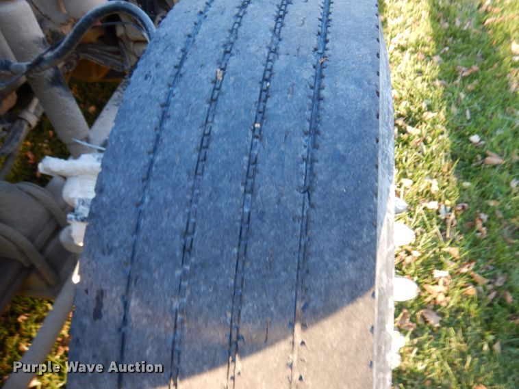 image for item HD9132 2003 Kenworth T800  semi truck