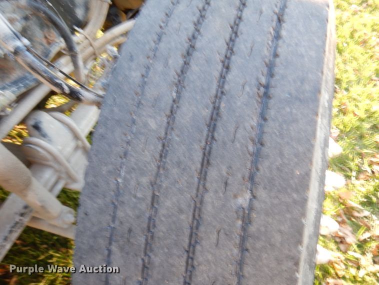 image for item HD9132 2003 Kenworth T800  semi truck