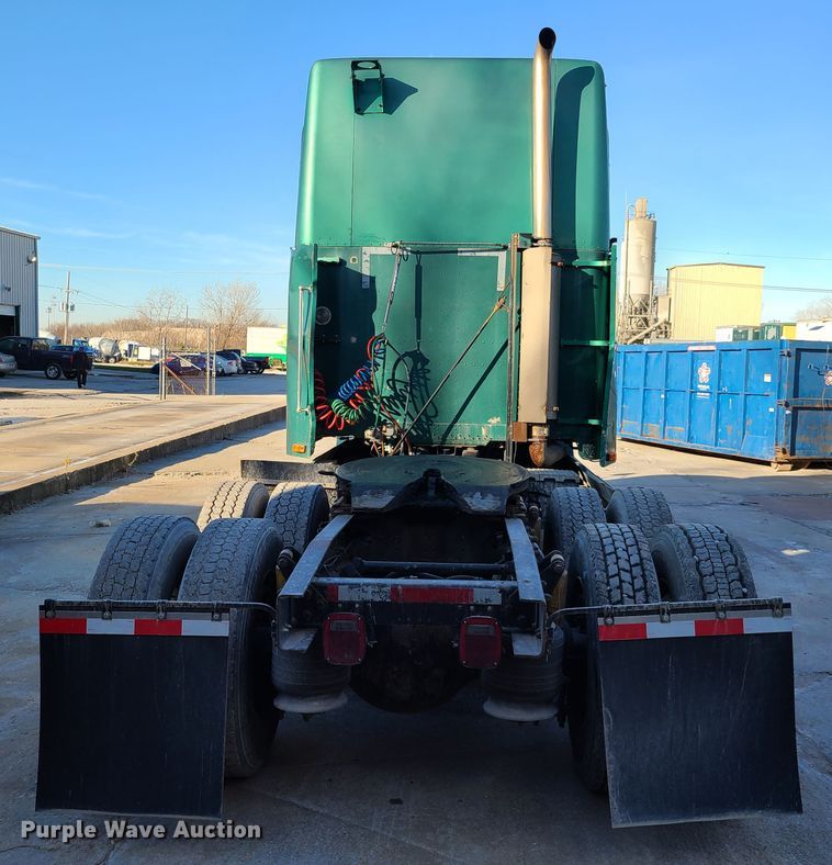 image for item HE9984 1995 Freightliner FLD  semi truck