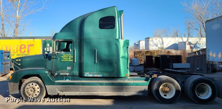 image for item HE9984 1995 Freightliner FLD  semi truck