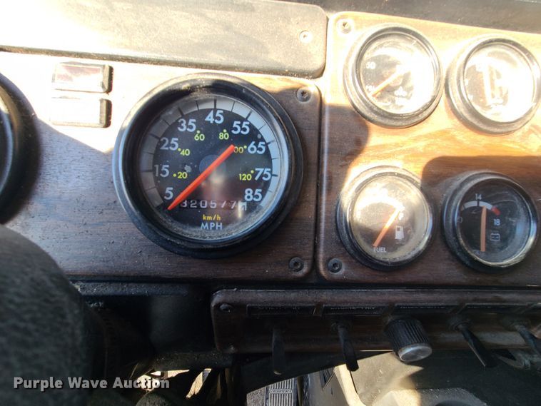 image for item HE9984 1995 Freightliner FLD  semi truck