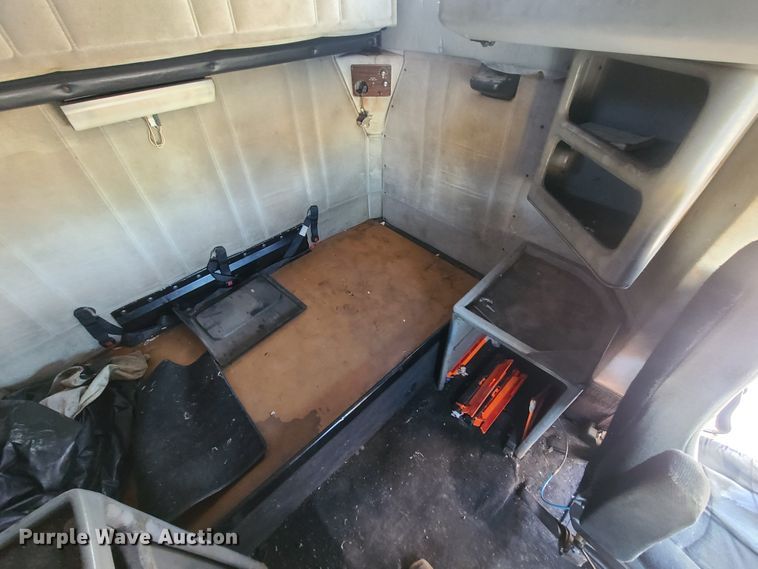 image for item HE9984 1995 Freightliner FLD  semi truck