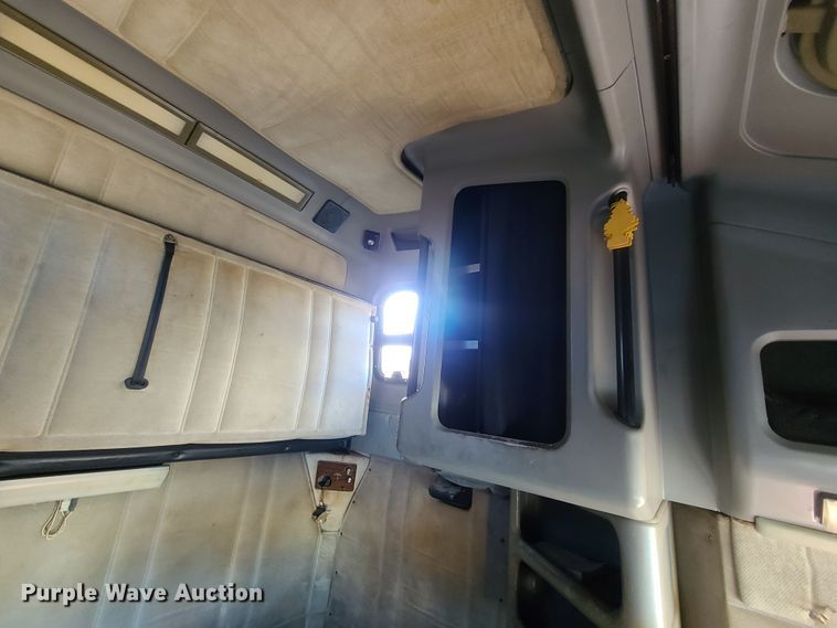 image for item HE9984 1995 Freightliner FLD  semi truck