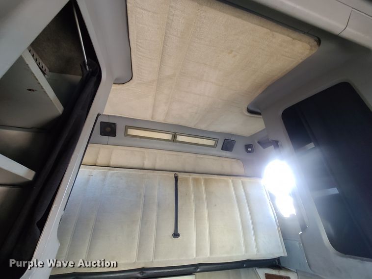 image for item HE9984 1995 Freightliner FLD  semi truck