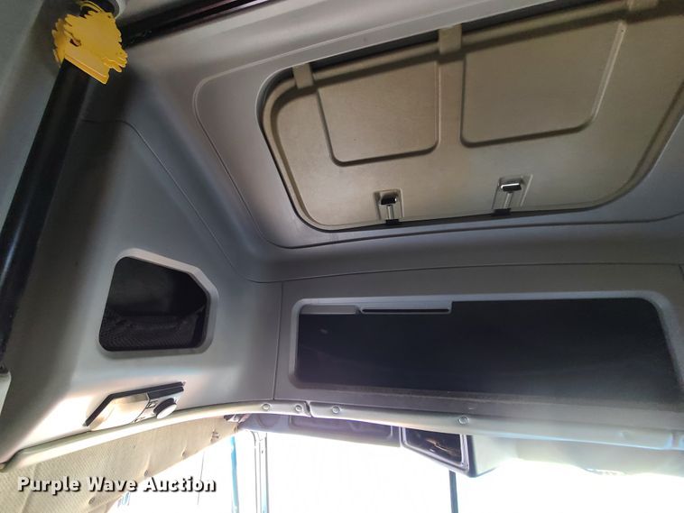 image for item HE9984 1995 Freightliner FLD  semi truck