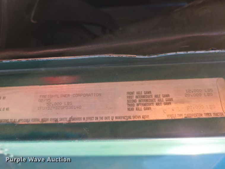 image for item HE9984 1995 Freightliner FLD  semi truck