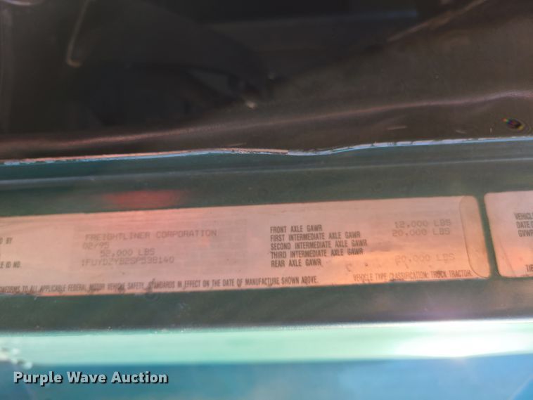 image for item HE9984 1995 Freightliner FLD  semi truck