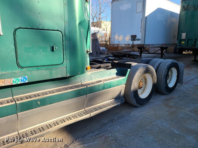 image for item HE9984 1995 Freightliner FLD  semi truck