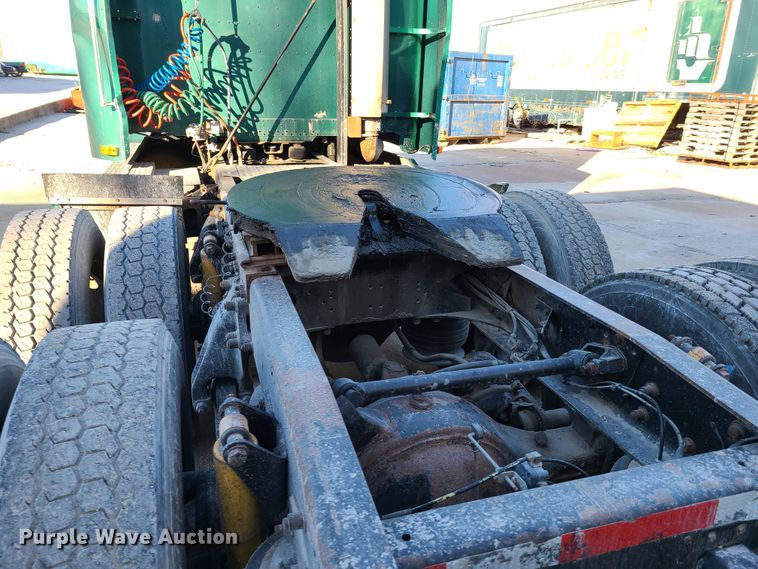 image for item HE9984 1995 Freightliner FLD  semi truck