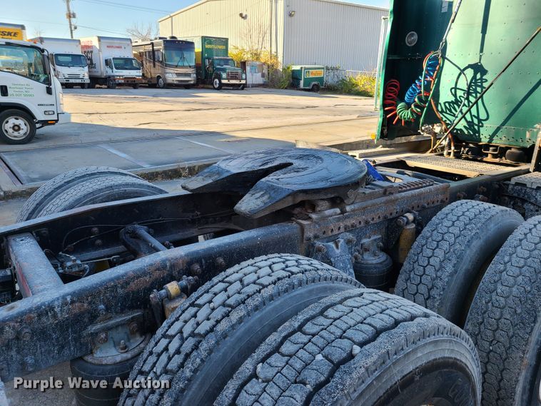 image for item HE9984 1995 Freightliner FLD  semi truck