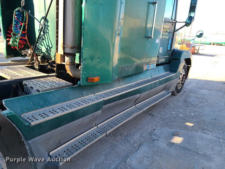 image for item HE9984 1995 Freightliner FLD  semi truck