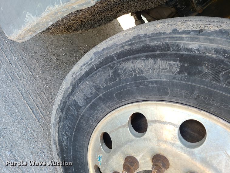 image for item HE9984 1995 Freightliner FLD  semi truck