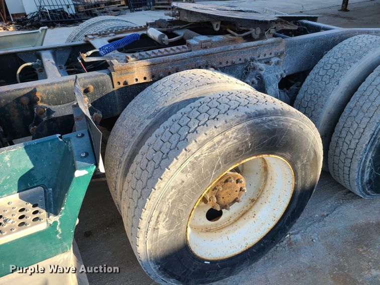 image for item HE9984 1995 Freightliner FLD  semi truck