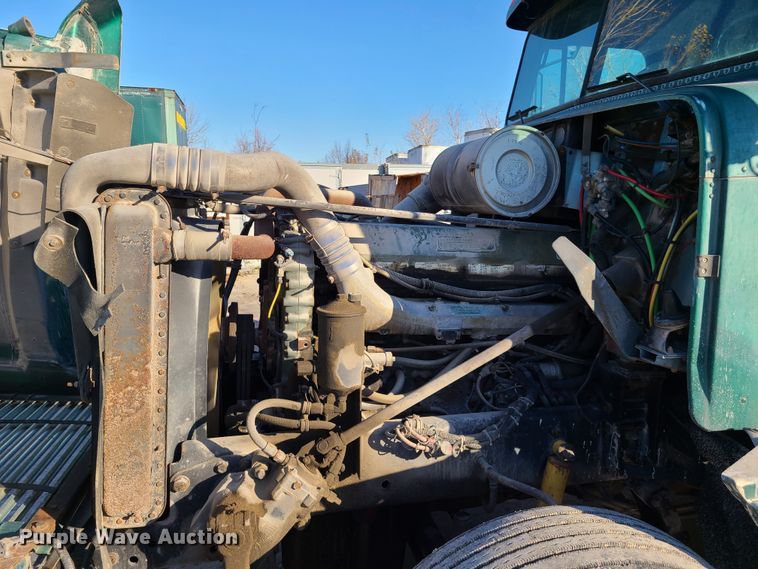 image for item HE9984 1995 Freightliner FLD  semi truck