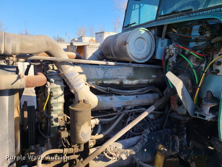 image for item HE9984 1995 Freightliner FLD  semi truck