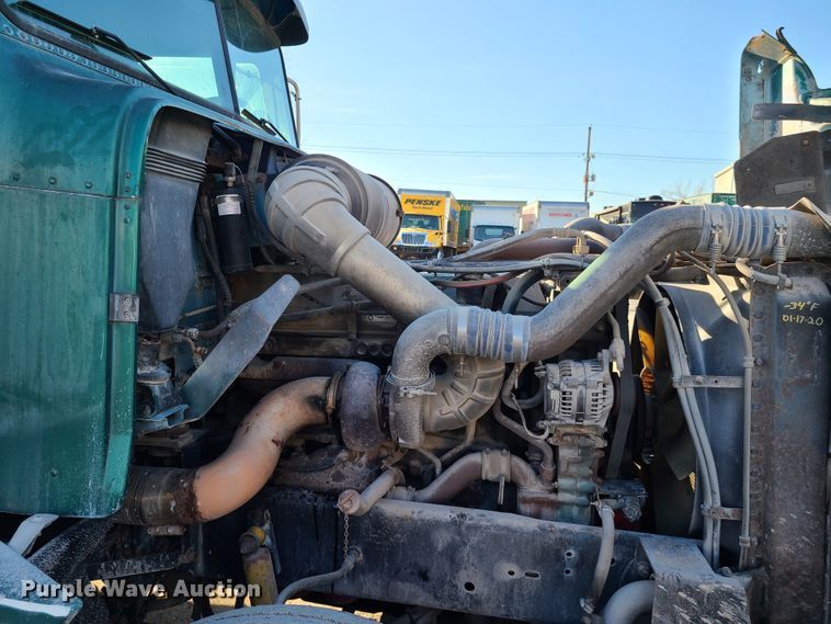 image for item HE9984 1995 Freightliner FLD  semi truck