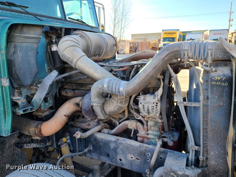 image for item HE9984 1995 Freightliner FLD  semi truck