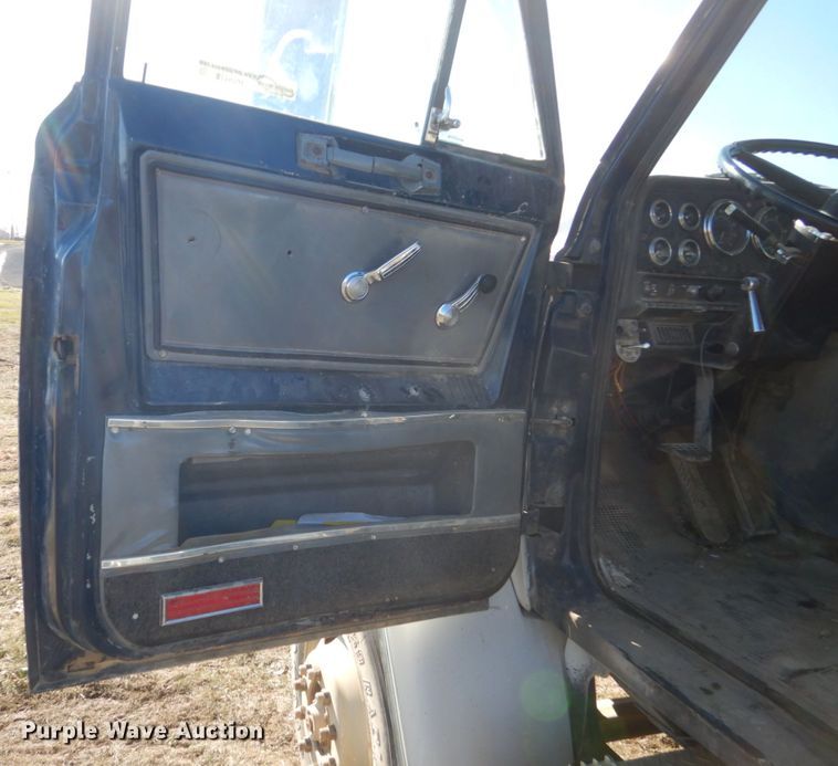 image for item HS9418 1988 GMC Brigadier  semi truck