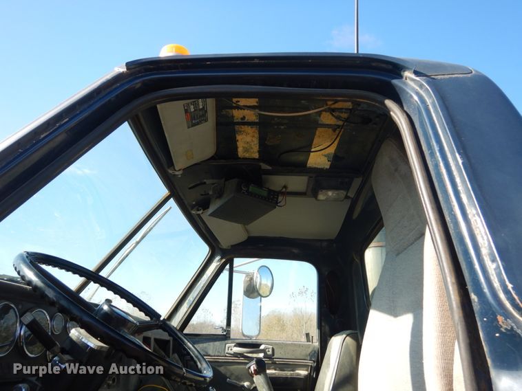 image for item HS9418 1988 GMC Brigadier  semi truck