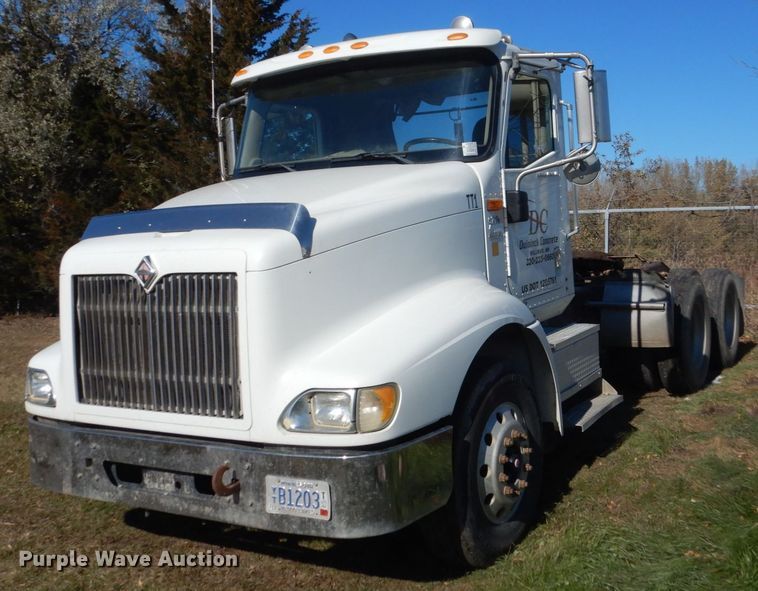 image for item HS9419 2005 International 9200i  semi truck