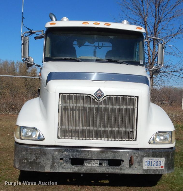 image for item HS9419 2005 International 9200i  semi truck