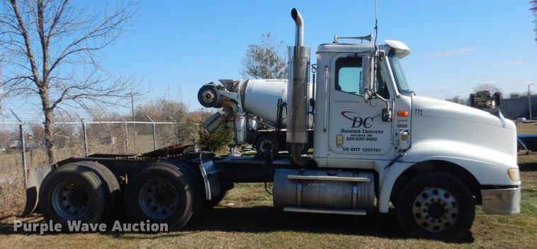 image for item HS9419 2005 International 9200i  semi truck