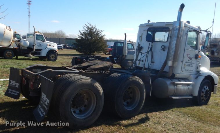 image for item HS9419 2005 International 9200i  semi truck