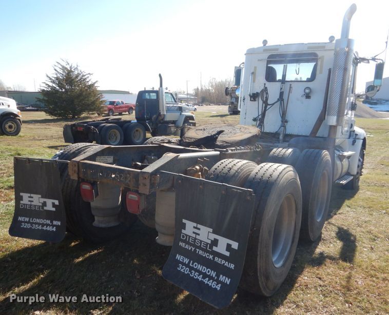 image for item HS9419 2005 International 9200i  semi truck