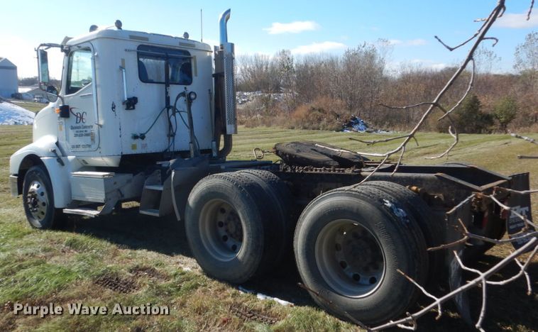 image for item HS9419 2005 International 9200i  semi truck