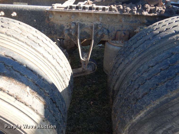 image for item HS9419 2005 International 9200i  semi truck