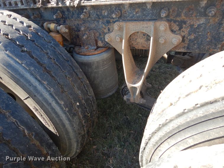 image for item HS9419 2005 International 9200i  semi truck