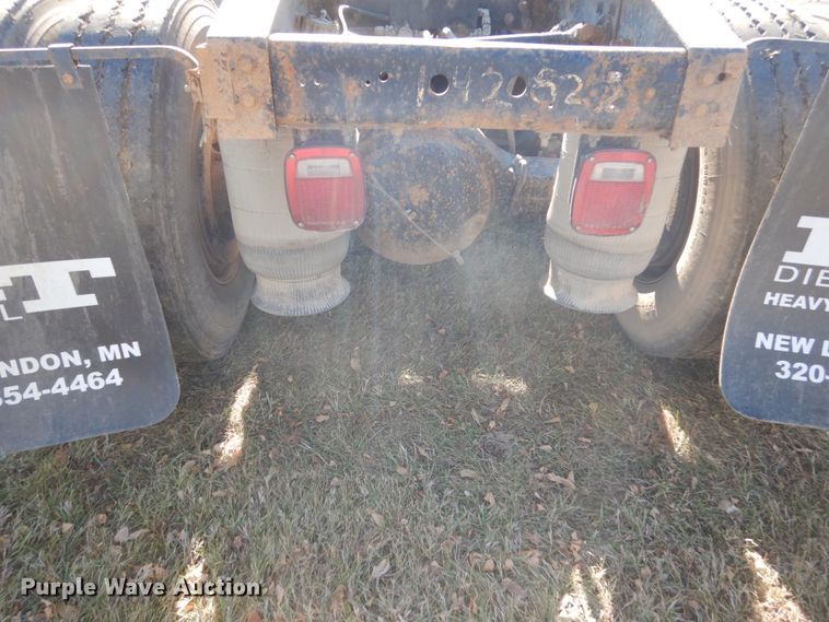 image for item HS9419 2005 International 9200i  semi truck