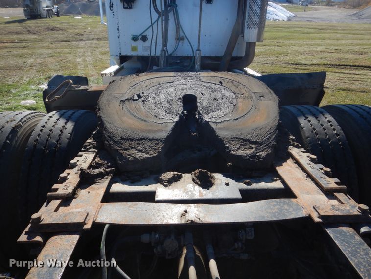 image for item HS9419 2005 International 9200i  semi truck