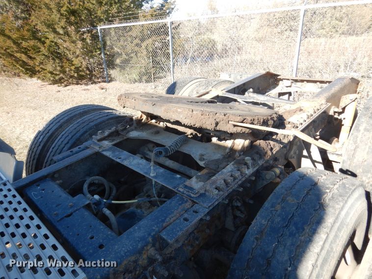 image for item HS9419 2005 International 9200i  semi truck