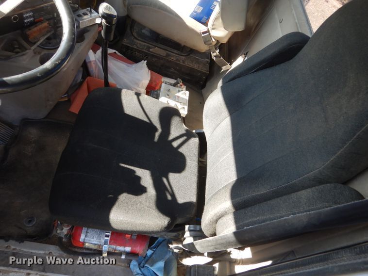 image for item HS9419 2005 International 9200i  semi truck