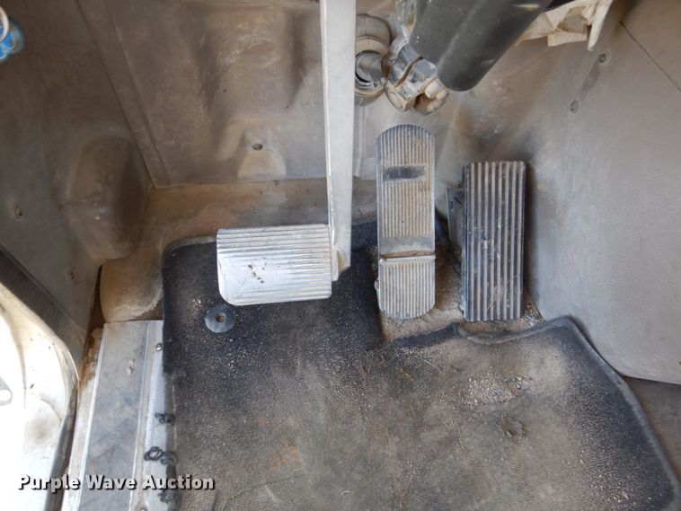 image for item HS9419 2005 International 9200i  semi truck