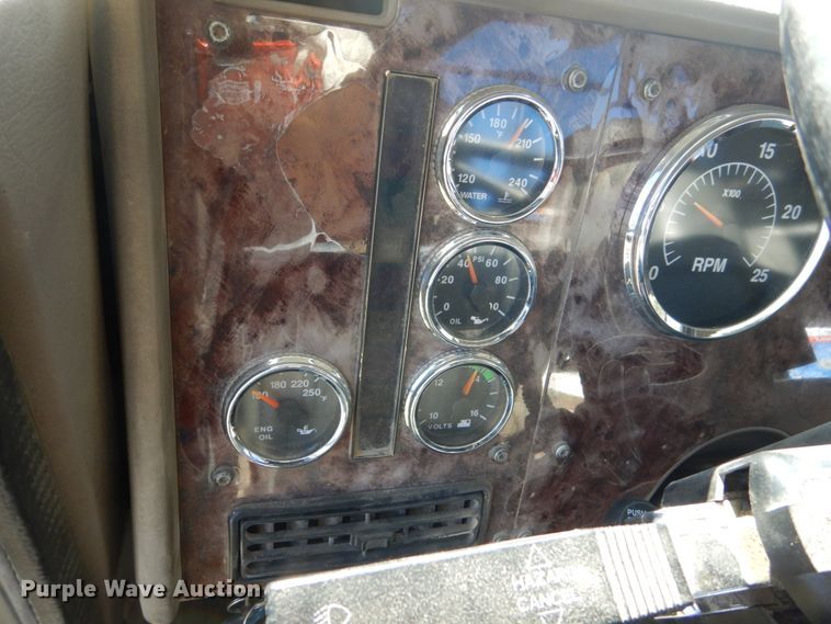 image for item HS9419 2005 International 9200i  semi truck