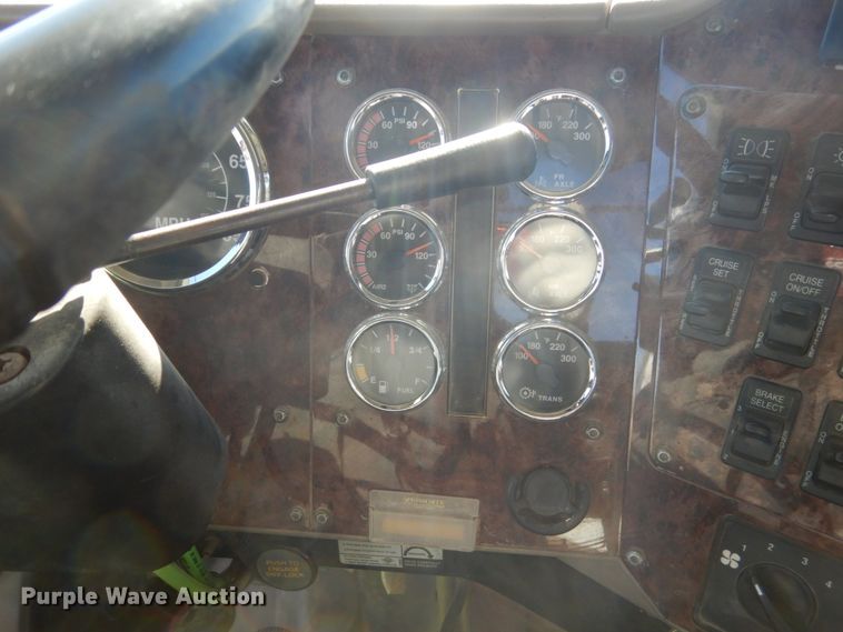 image for item HS9419 2005 International 9200i  semi truck