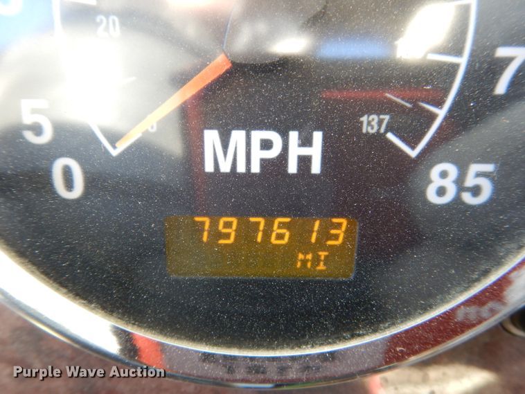 image for item HS9419 2005 International 9200i  semi truck