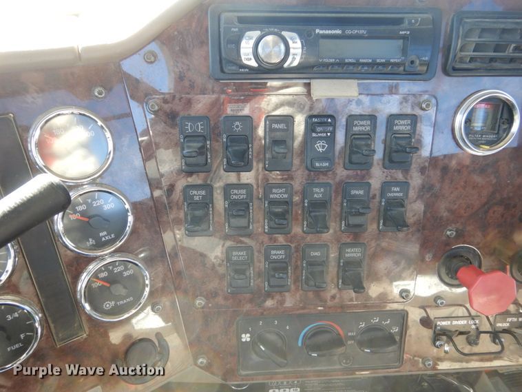 image for item HS9419 2005 International 9200i  semi truck