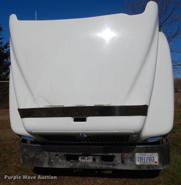 image for item HS9419 2005 International 9200i  semi truck